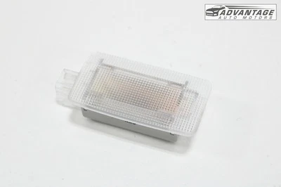 Infiniti QX50 2019-25 panel trasero izquierdo o derecho cuarto luz cortesía lámpara OEM Foto 1 de 4