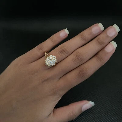 Anillo enchapado en oro amarillo de 14k con circonitas cúbicas blancas con racimo nuevo tamaño 6,75 Foto 1 de 4