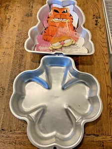 Vintage WILTON KUCHENFORM DOSE Geburtstag BARBIE Blues Clues KLEEBLATT Garfield CLOWN - Bild 1 von 10