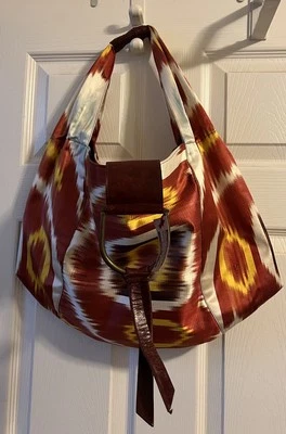 Bolsa de ombro nova com etiqueta IKAT SILK uzbeque Avant Garde boho chique bolsa tote acabamento em couro - Imagem 1 de 4