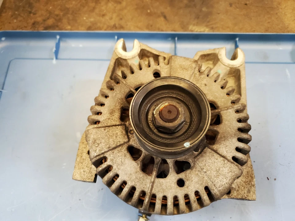 2003-2004-2005-2006-2007 Lincoln Town Car alternador generador Foto 1 de 4