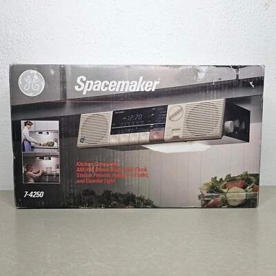 VTG~GE Spacemaker Clock Radio AM/FM Hardware & Light bulb Model 7-4250A Works - Image 1 of 4