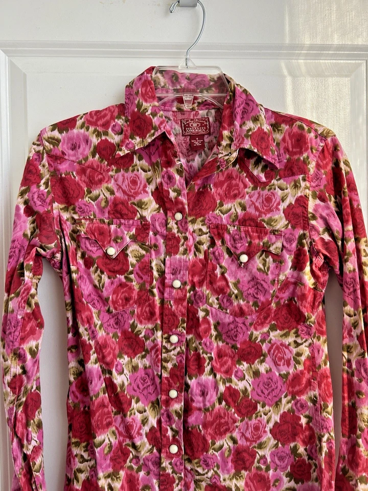 Camisa para mujer Lucky Brand pequeña rosa roja rosa floral perla occidental algodón a presión Foto 1 de 4