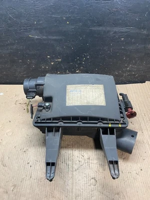 Mercedes-Benz Sprinter 2500 2010 a 2018 3,0 L caja purificadora de aire OEM V3987 DG Foto 1 de 4