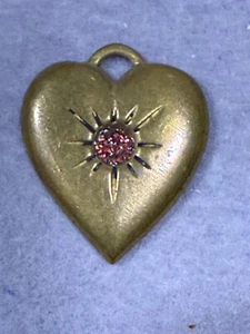 Vintage Antique Gold Tone Puffy Heart Shaped Gift Charm Pendant Lapel Pin 2910 - Picture 1 of 4