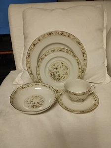 Royal Doulton China Dinner Set Mandalay 5-pc Service For 8 Minus Cup & Saucer - Picture 1 of 6