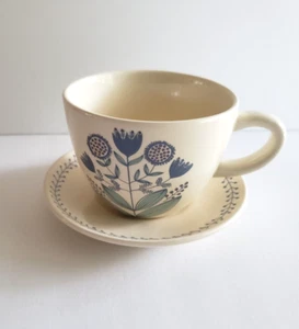 Jen Hewett Weltmarkt Kaffee Tee Becher mit Untertasse blau Blumenmuster Volksmuster Tulpen - Bild 1 von 10