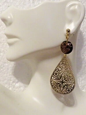 Aretes de filigrana dorada lágrima vidrio marrón 2,5"  Foto 1 de 3