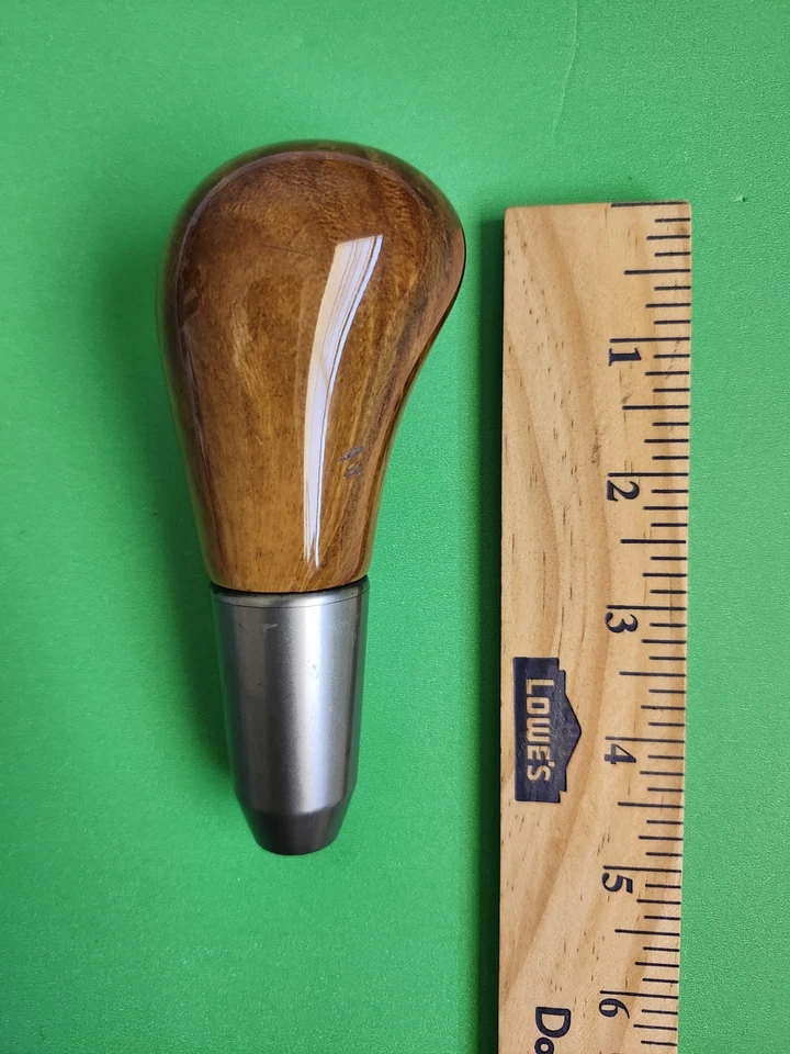 Perilla de cambio roscada de grano de madera de 5".  (Infinity i35 2003) Foto 1 de 4