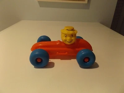 COCHE DE CARRERAS DE JUGUETE INFANTIL VINTAGE AÑOS 60 PLÁSTICO PROCESADO JUGUETE DE LA ERA COLA DE BARCO Foto 1 de 4