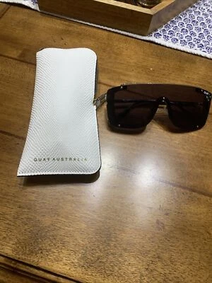 Gafas de sol Quay Australia HOLD FOR APPLUSE mate negras lentes protectoras Foto 1 de 4