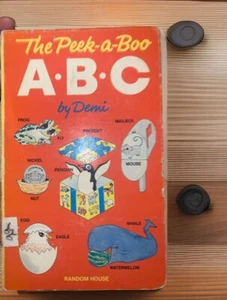 The Peek-A-Boo ABC - Board book Demi - Picture 1 of 1