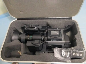 Panasonic WV-D5000 Digital 5000 HD System Camera With Panasonic WV-cc28 Case - Picture 1 of 19