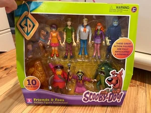 TC282 Scooby-Doo Friends and Foes Action Figure Set - Picture 1 of 5