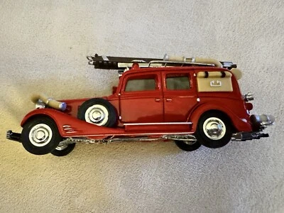 VINTAGE 1994 MATCHBOX MODELS OF YESTERYEAR 1933 CADILLAC Y10 FIRE WAGON YFE03 - Image 1 of 4