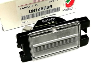 Luz de lámpara de matrícula trasera genuina MN146839 se adapta a: Mitsubishi L200 KB9T 05-15 - Imagen 1 de 6