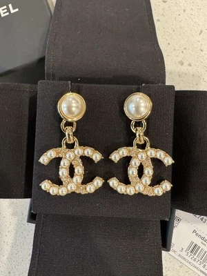 Pendientes Chanel CC cristal y perlas Foto 1 de 3