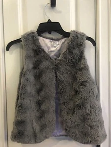 Disney D-Signed Frozen II Faux Fur Vest Size Large Gray Soft Lined Elsa NWT WR - Picture 1 of 5