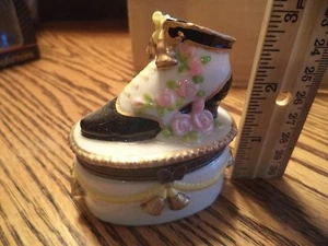 Odd Box England United Kingdom Ceramic Painted Trinket Box Old Victorian Shoe - Picture 1 of 3