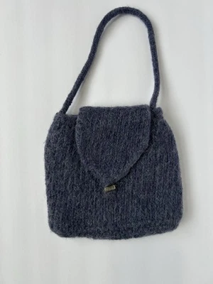 Cartera de lana de fieltro hecha a mano con cierre de botones forrada de terciopelo azul púrpura Foto 1 de 4