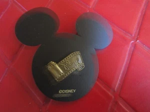 NUEVO EN PAQUETE Vintage MICKEY MOUSE Metal TIRA DE PELÍCULA DISNEY Solapa/Sombrero PIN - Años 90 - Imagen 1 de 2