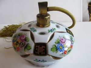 Vintage Parfum Flakon Bohemian Zerstäuber weiß geschliffen auf grünes Glas Sandwichglas - Bild 1 von 9