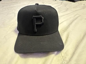 Mütze Pittsburgh Pirates schwarz auf schwarz New Era 9FORTY Strapback verstellbar - Bild 1 von 4