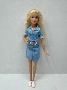 Muñeca Barbie Dreamhouse Adventures con traje azul pelo rubio - Imagen 1 de 5
