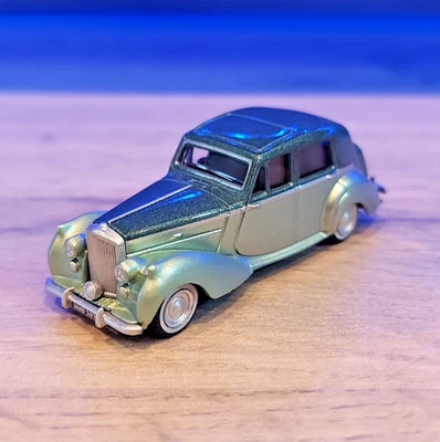 Oxford Diecast 76BN6002 Balmoral Green Met./Ice Green Bentley MkVI - Image 1 of 4