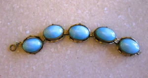 Pulsera antigua vintage o antigua con grandes cabinas de vidrio ovaladas azul aguamarina - Imagen 1 de 11