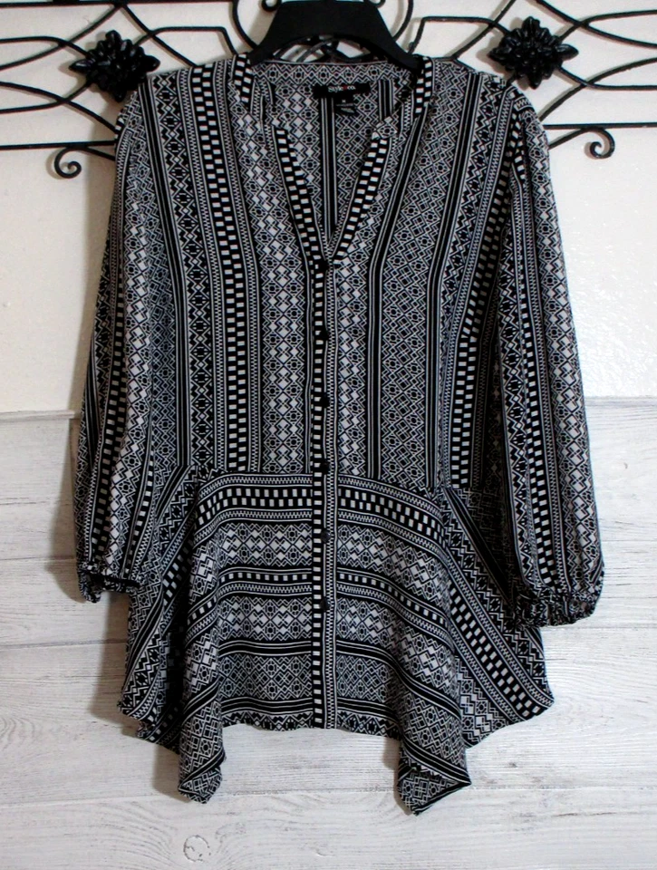 Top para mujer Style & Co talla M manga larga negro geométrico cuello redondo Foto 1 de 4