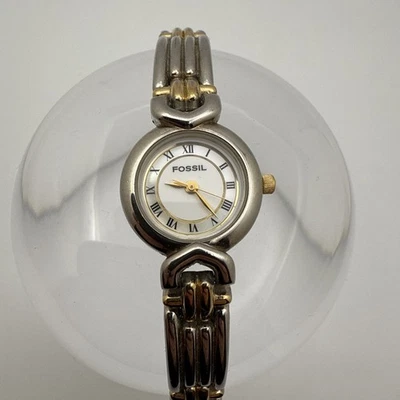 Reloj de cuarzo Fossil ES-8681 madreperla para mujer de dos tonos esfera redonda nuevo Batt Foto 1 de 4