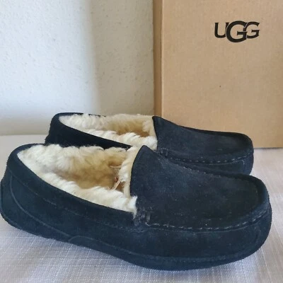 NEW BOYS KIDS SIZE 3 BLACK UGG ASCOT SUEDE WOOL LINED SLIPPERS 1120886K - Image 1 of 4
