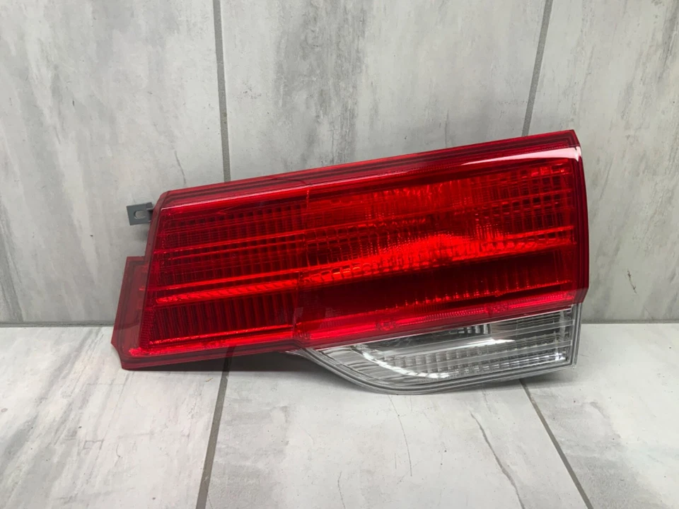 подходит для пассажирской стороны Honda Odyssey 2008 - 2010 годов выпуска задние фонари в сборе - Изображение 1 из 4