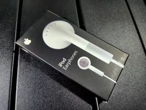 Genuine Apple Ipod Wired Stereo Earbud Headphones - White (MA662G/B) 2007 - Picture 1 of 5