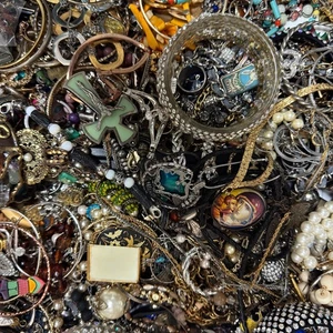10 lbs of estate fashion jewelry - Picture 1 of 1