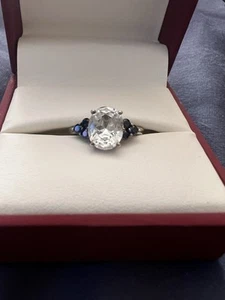 Helzberg Diamonds Sterling Silver Size 8.5 Clear Stone - Picture 1 of 7