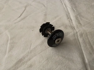 Neco Bike Ahead Headset Carbon Cap with Bolt & Star Nut 1 inch Steerer - Picture 1 of 7