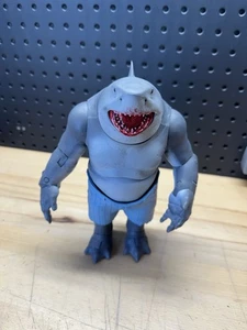 Bloody Variant DC Multiverse King Shark The Suicide Squad Actionfigur - Bild 1 von 2