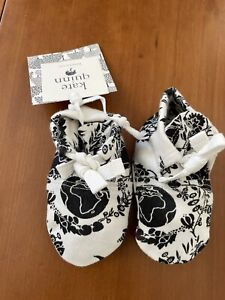 Kate Quinn NWT “Onyx Peace On Earth” Organic Cotton Tie Booties-3-6 Mos