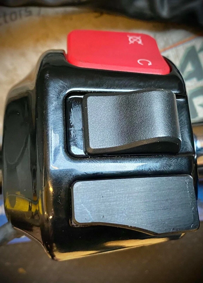 Interruptor de control derecho Yamaha Raider XV1900 BOTÓN Foto 1 de 2