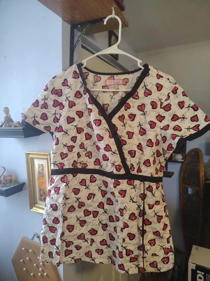 Large Scrub Top Koi By Kathy Peterson Heart Flowers - Image 1 of 4