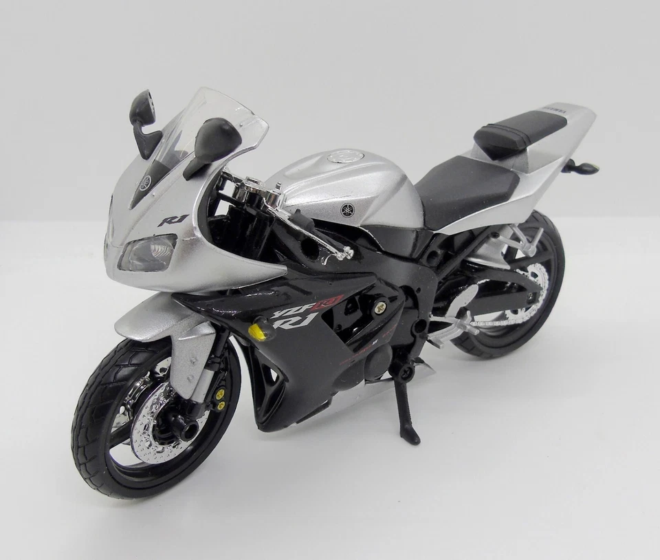 37168 MAISTO / MOTORCYCLES / YAMAHA YZF R1 1/12 - Photo 1/2