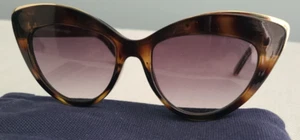 OCCHIALI DA SOLE donna Le Specs CAT EYE & custodia bellissima montatura tartaruga Stranger - Foto 1 di 16