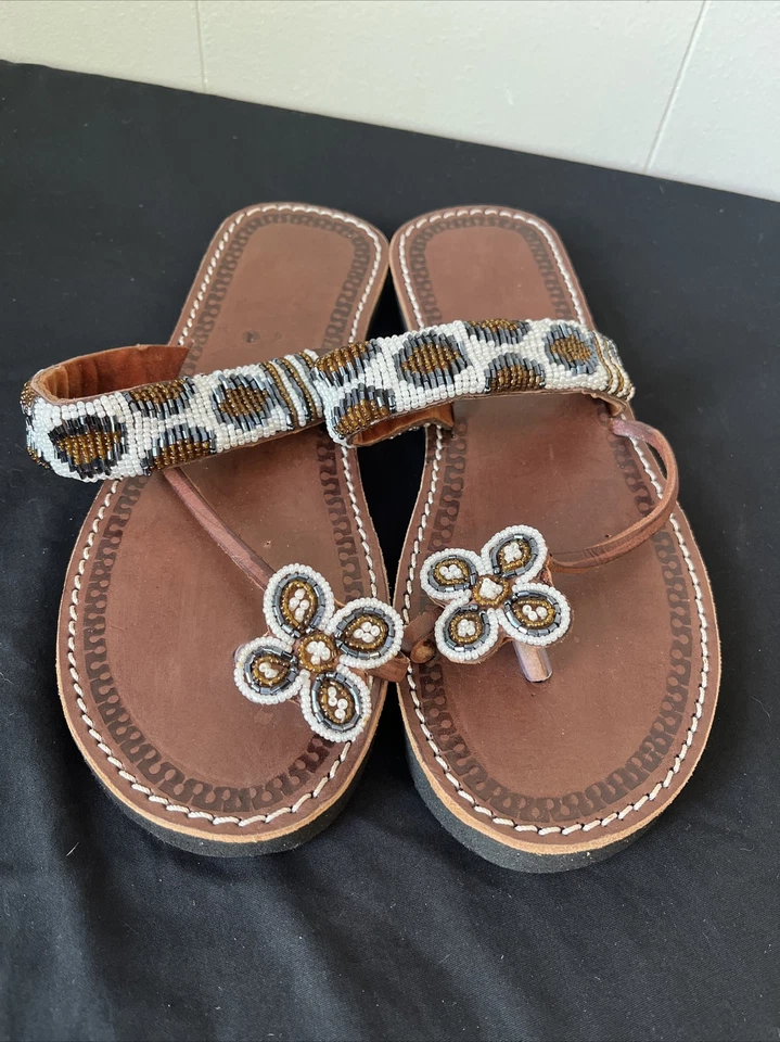 Sandalias africanas hechas a mano de cuero marrón con cuentas leopardo para mujer talla 41 (10,5) Foto 1 de 4