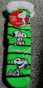 Snoopy Peanuts Sherpa Gripper Socks Green Laugh Giggle - Picture 1 of 1