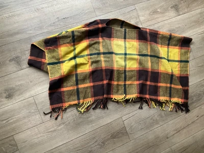 Poncho chal de lana a cuadros amarillo para mujer JR Bargan Sears Roebuck años 60 de colección Foto 1 de 4