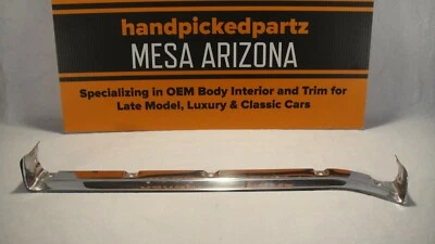 Chrysler Imperial 1969 OEM bisel de luz trasera derecha Foto 1 de 4