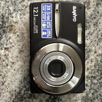 Sanyo VPC-X1200 12.1MP 3x Optical Zoom Compact Digital - Image 1 of 4