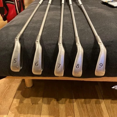 Plancha PING 59 con empuñaduras rojas/negras - Imagen 1 de 3